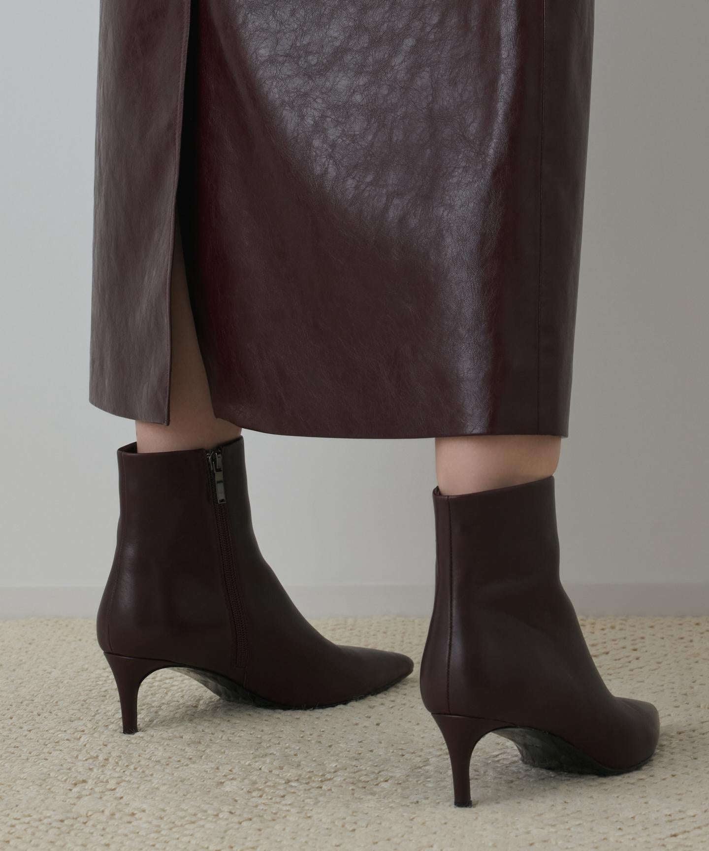 フェイクレザータイトスカート