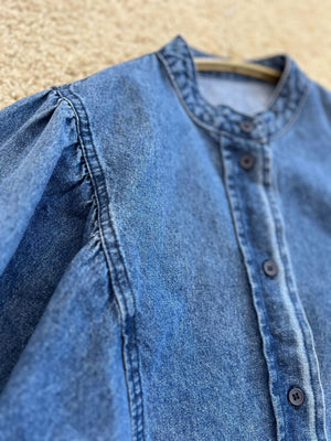 スタンドカラーデニムブラウス