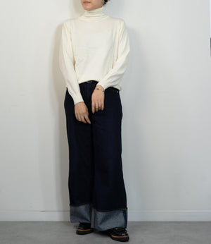 タートルネックソフトニット