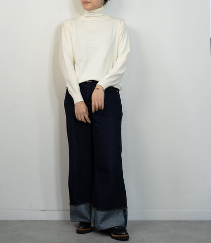 タートルネックソフトニット