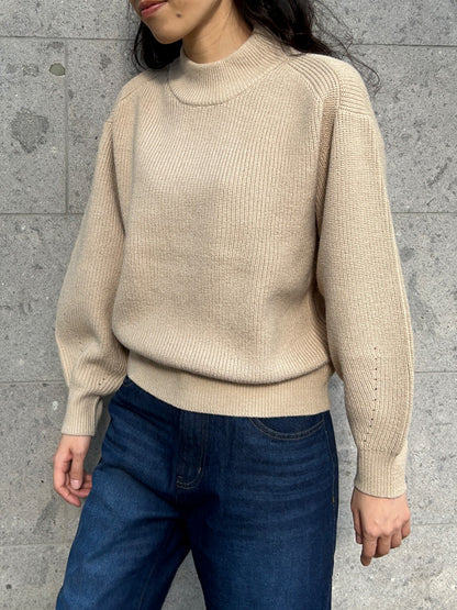 ハイネックボリュームスリーブニット