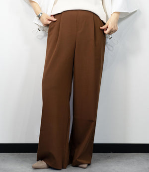 ストレッチタックストレートパンツ