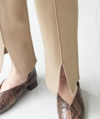 センタースリットパンツ