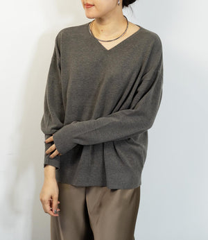 Vネックコンパクトニット