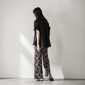 【WEB限定】オリエンタル柄クリスタルプリーツパンツ≪手洗い可能≫