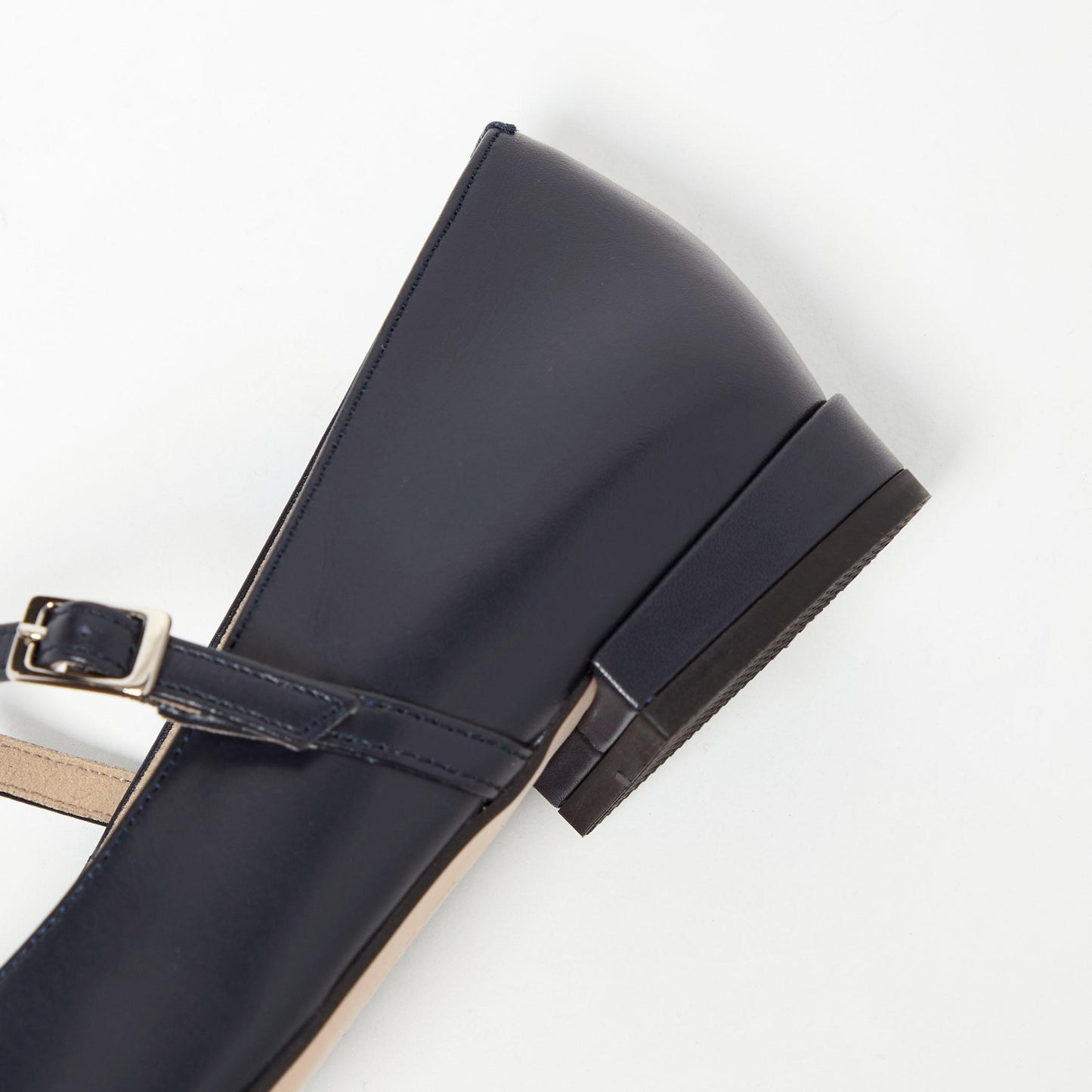 【WEB限定】ポインテッド ストラップ フラット20■↓↑