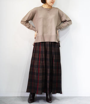 クルーネックサイドスリットニット