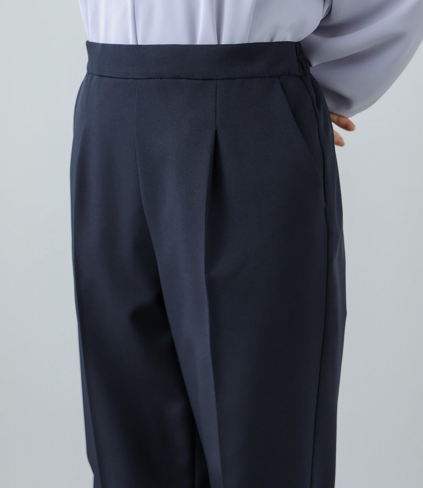 ストレッチストレートテーパードパンツ