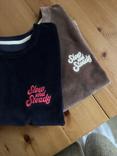 ベロア刺繍ロゴTシャツ