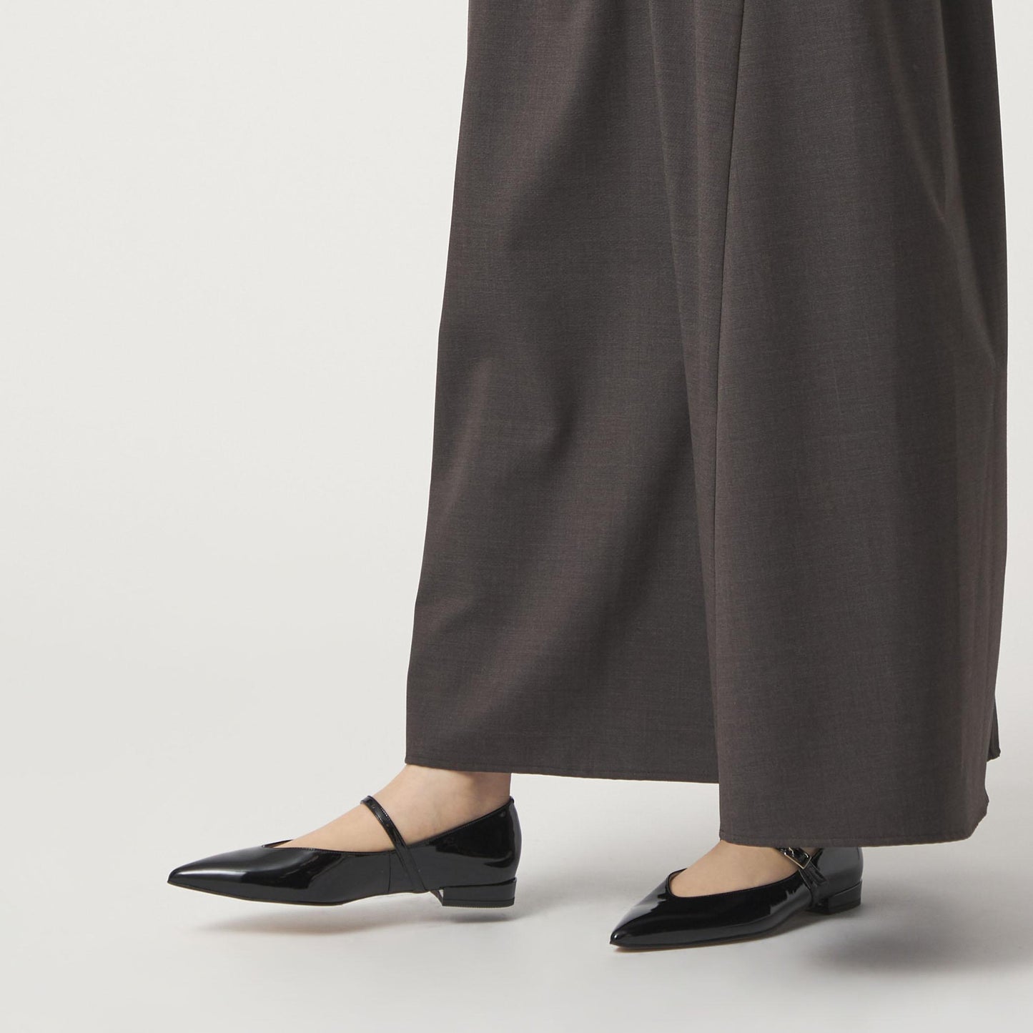 【WEB限定】ポインテッド ストラップ フラット20■↓↑