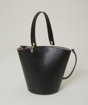 アシンメトリーハンドルバケツトート