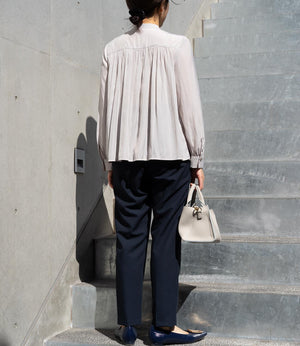 パウダーサテンギャザーブラウス