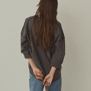 バイカラーシャープVネックニット