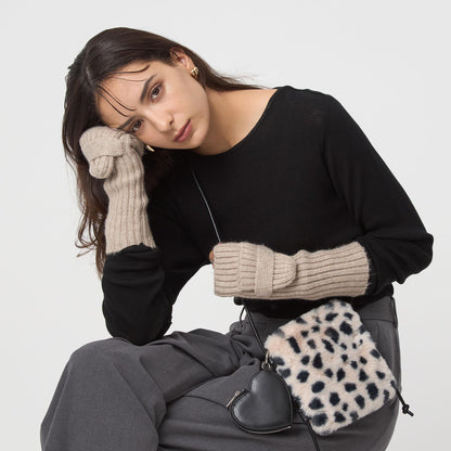 ファーショルダーバッグ ハートチャーム付き