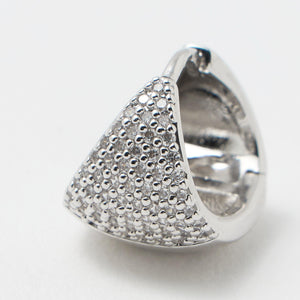 パヴェ ラウンド フープ ピアス