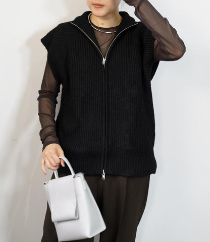 ラグランハイネックニット