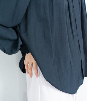 パウダーサテンギャザーブラウス