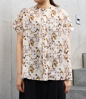 ペインティングフラワーフレンチスリーブブラウス