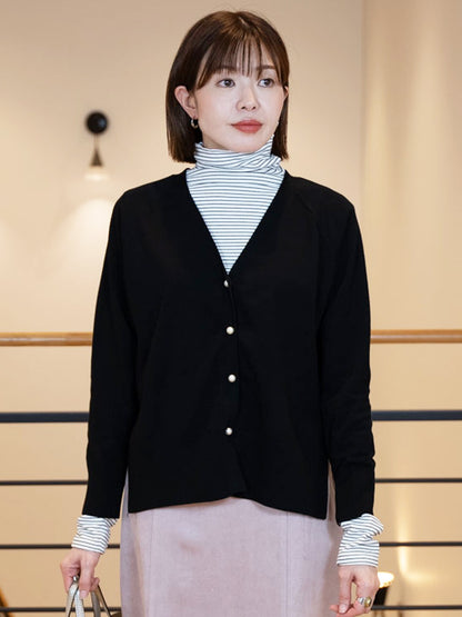 パールボタンVネックカーディガン