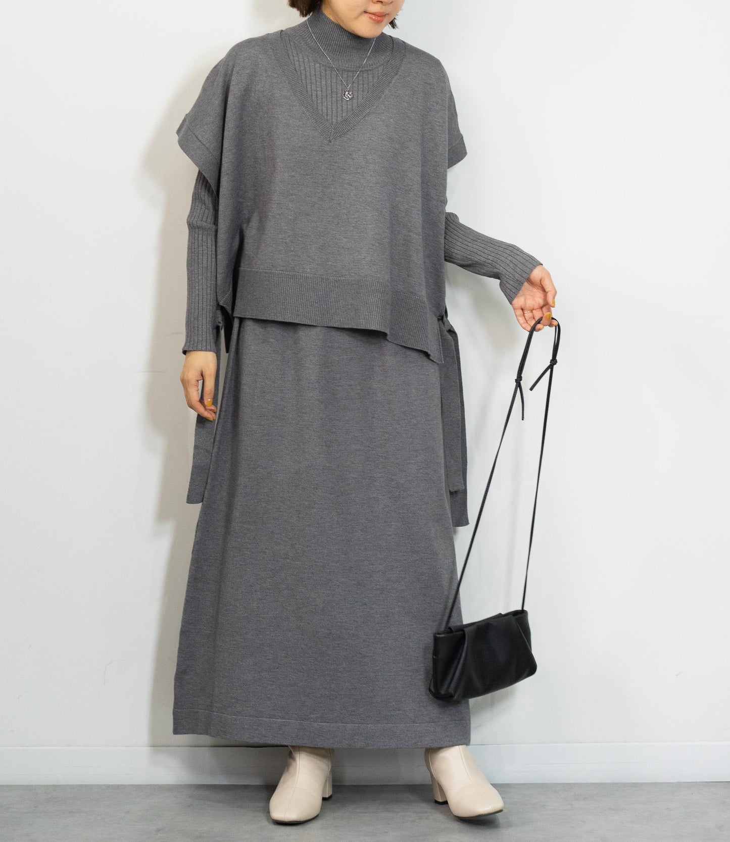 Vネックベストスリムワンピースアンサンブル
