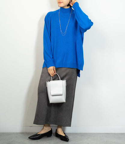 モックネックラグランニット