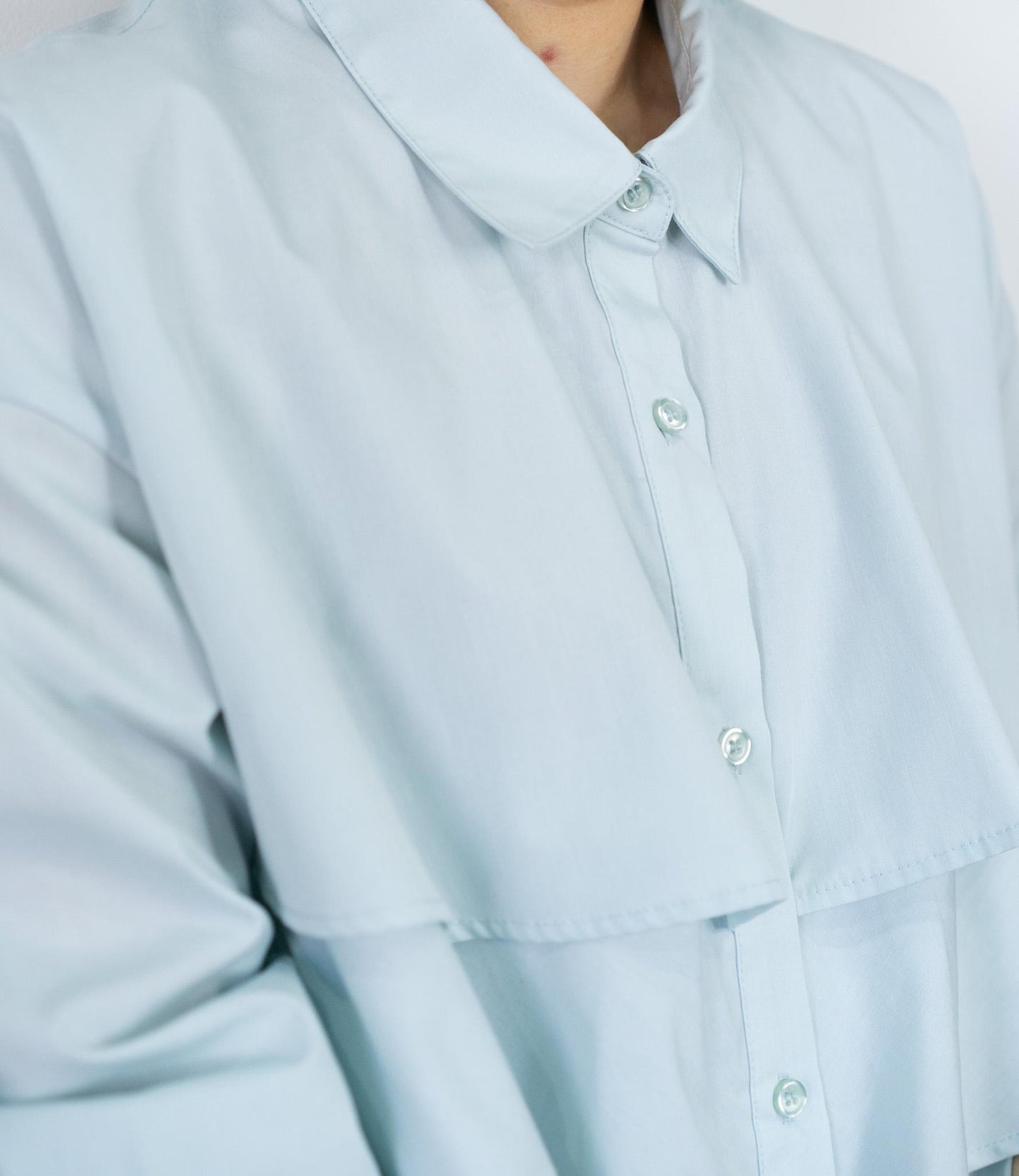 レイヤードライクダブルフリルシャツ