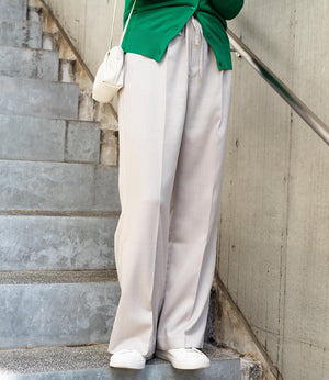 ナチュラルフレアシルエットパンツ