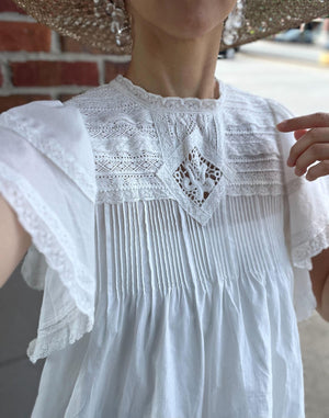 カットワーク刺繍ブラウス