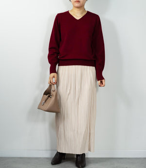 コンパクトVネックニット