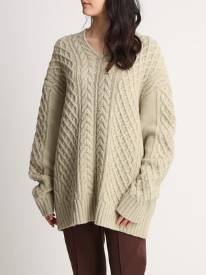 ケーブルニット