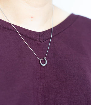 ホースシューアクセントネックレス