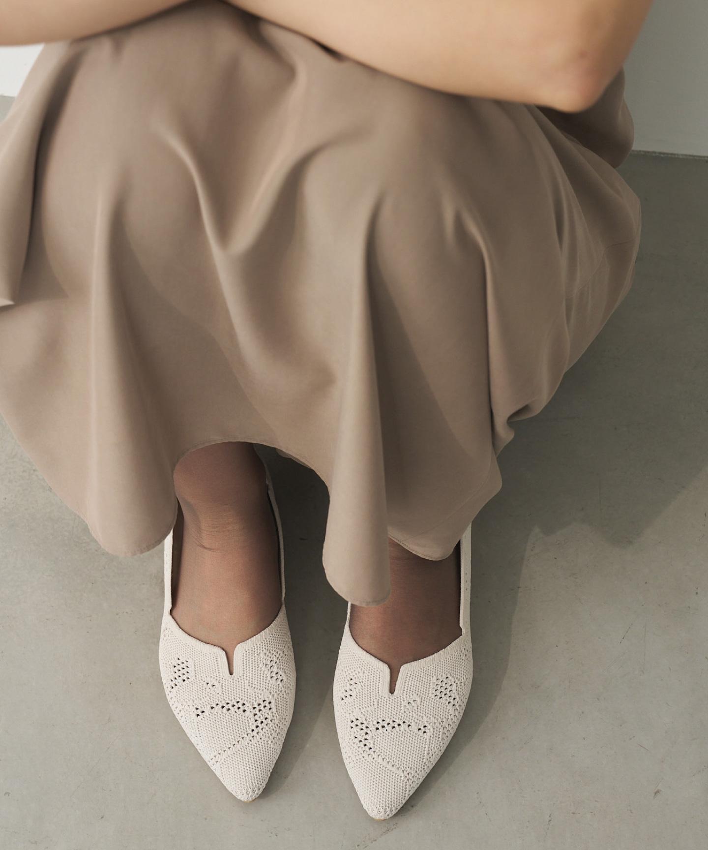 ポインテッド レース パンプス