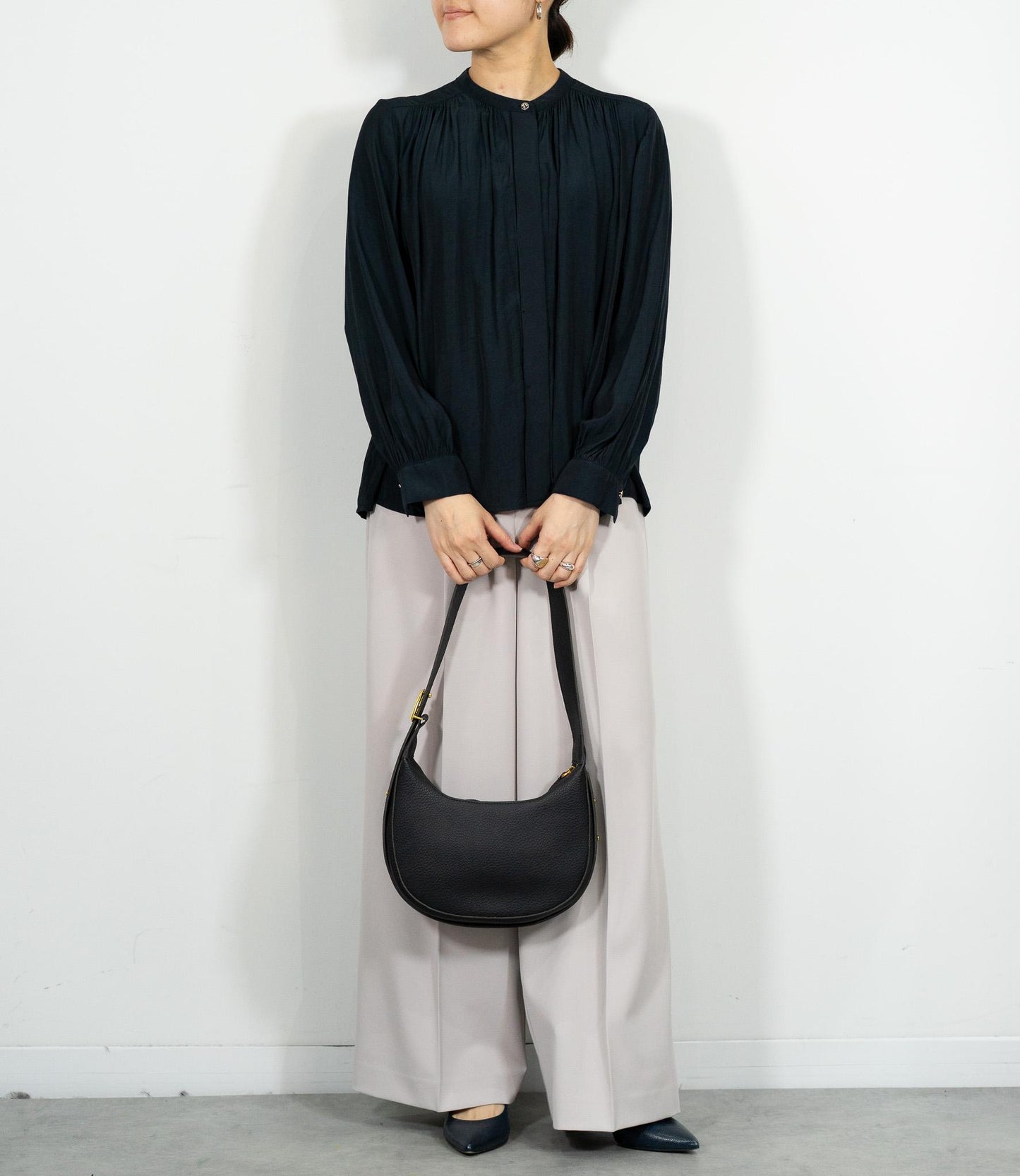 パウダーサテンギャザーブラウス