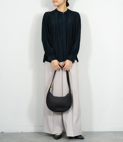 パウダーサテンギャザーブラウス