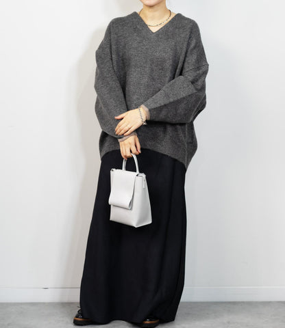 バイカラールーズVネックニット