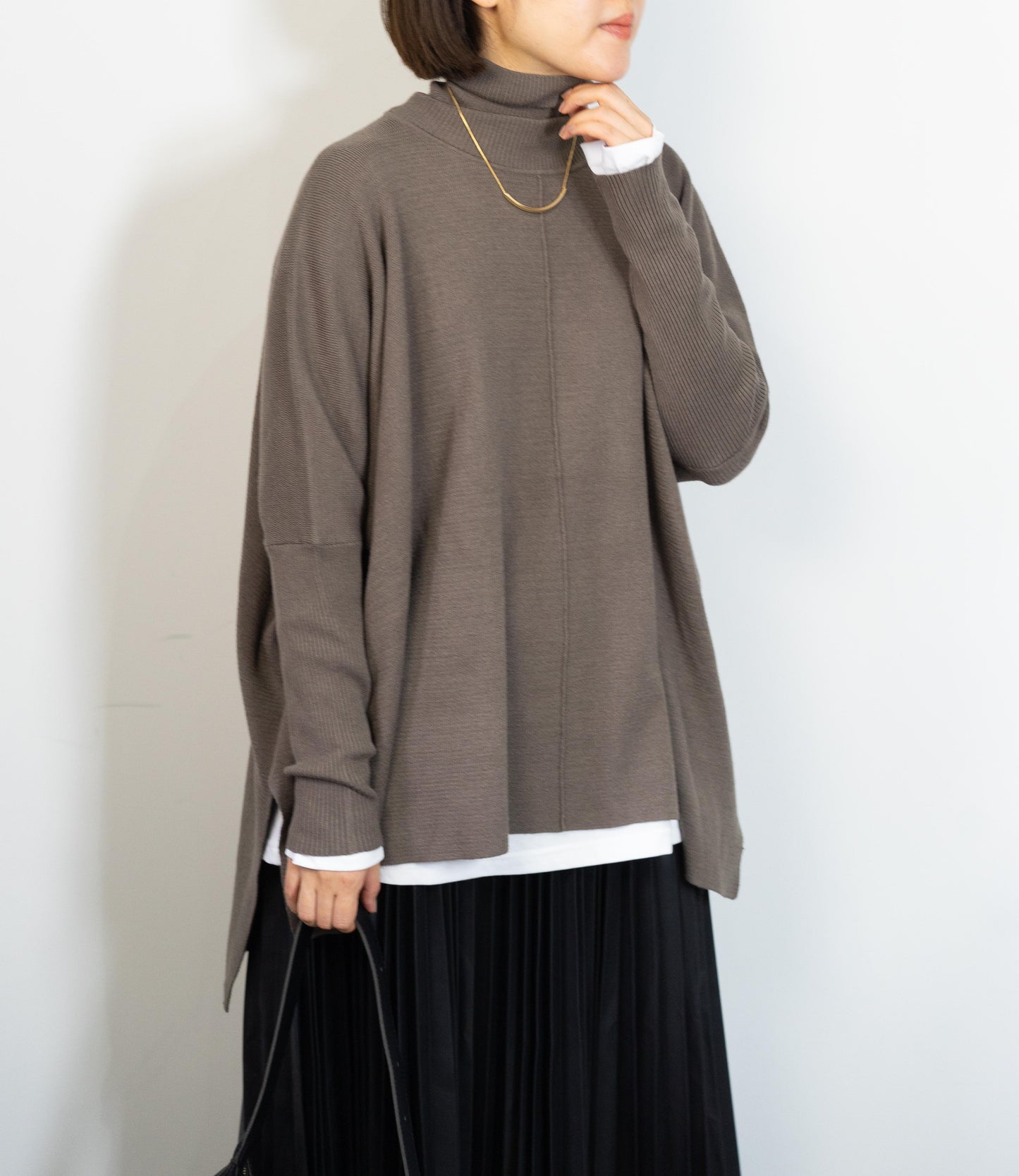 ハイネックポンチョニット