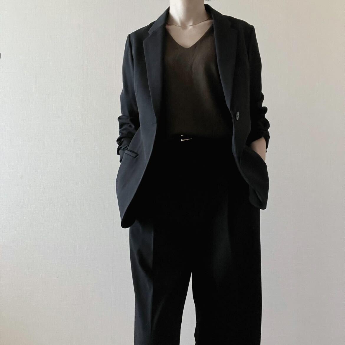 ミニマルVネックハーフスリーブニット