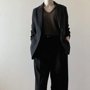 ミニマルVネックハーフスリーブニット