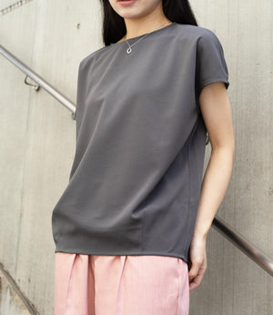 コクーンシルエットボートネックカットソー