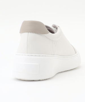 プラットフォームスニーカー