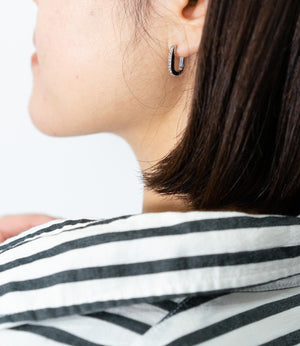 キュービックアクセントピアス