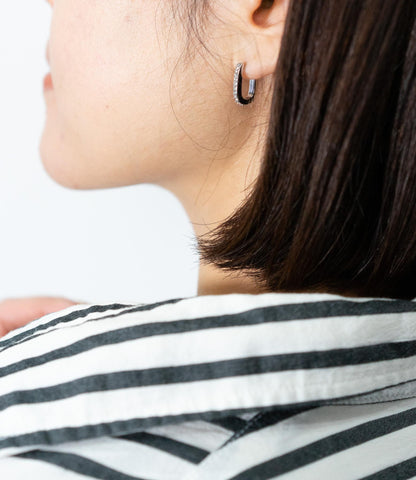 キュービックアクセントピアス