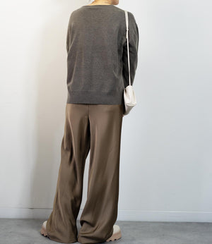 Vネックコンパクトニット