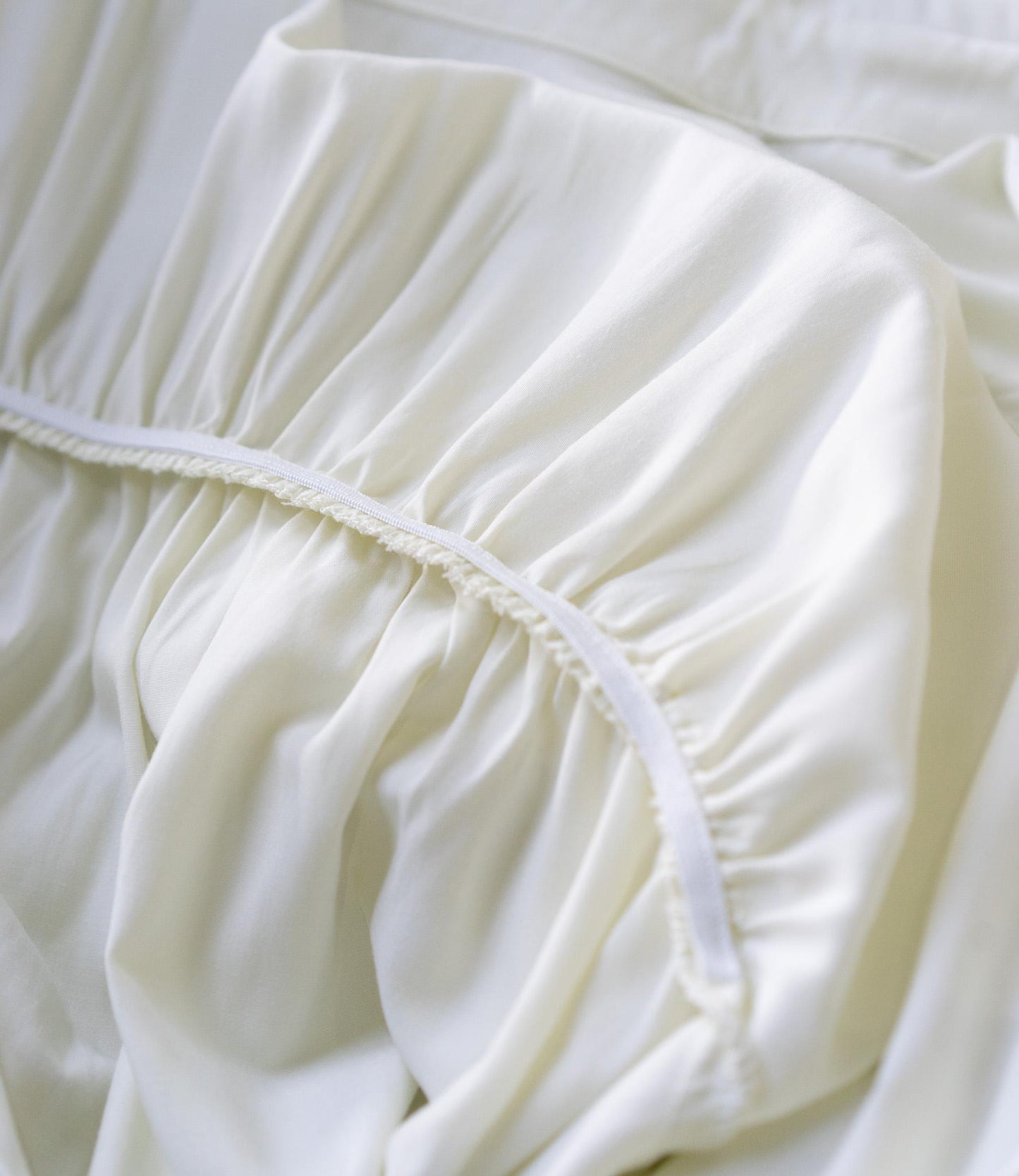 バンドカラーギャザーボリュームブラウス