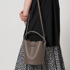 メタルポイント バケットバッグ