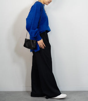 ボクシーオーバークルーネックニット