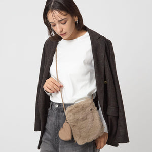 ファーショルダーバッグ ハートチャーム付き