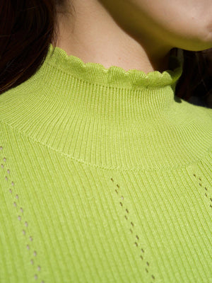 透かし柄ハイネックニット