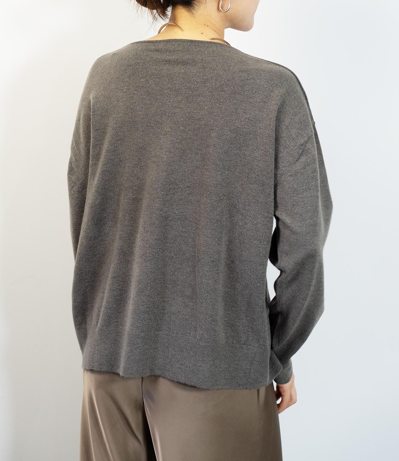 Vネックコンパクトニット