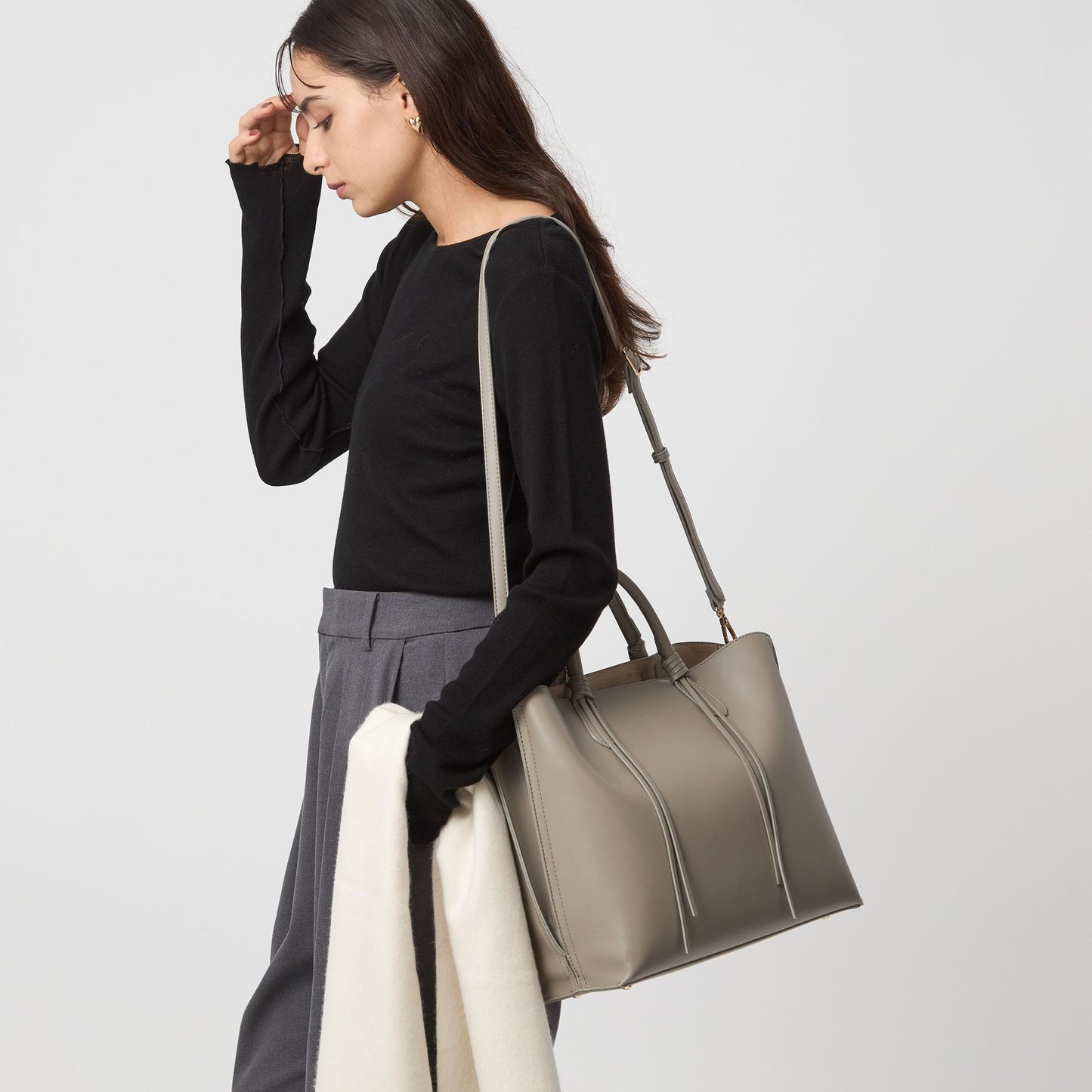 【WEB限定】2WAYタッセルハンドル A4 トートバッグ / ショルダーバッグ